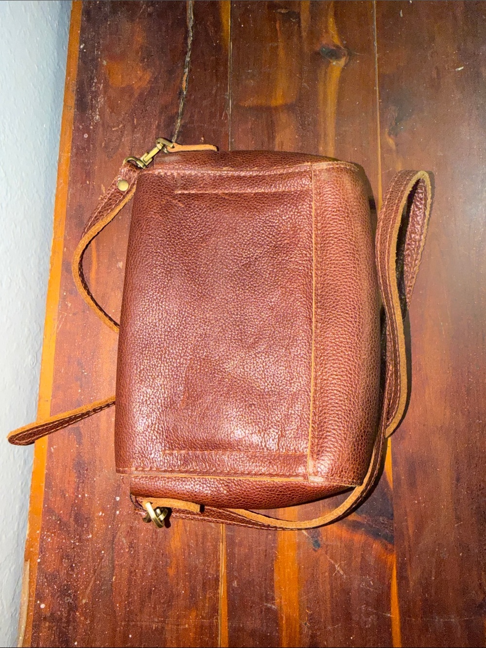 Portland Leather Metro Medium Crossbody Bag Nutmeg - Picture 9 of 11
